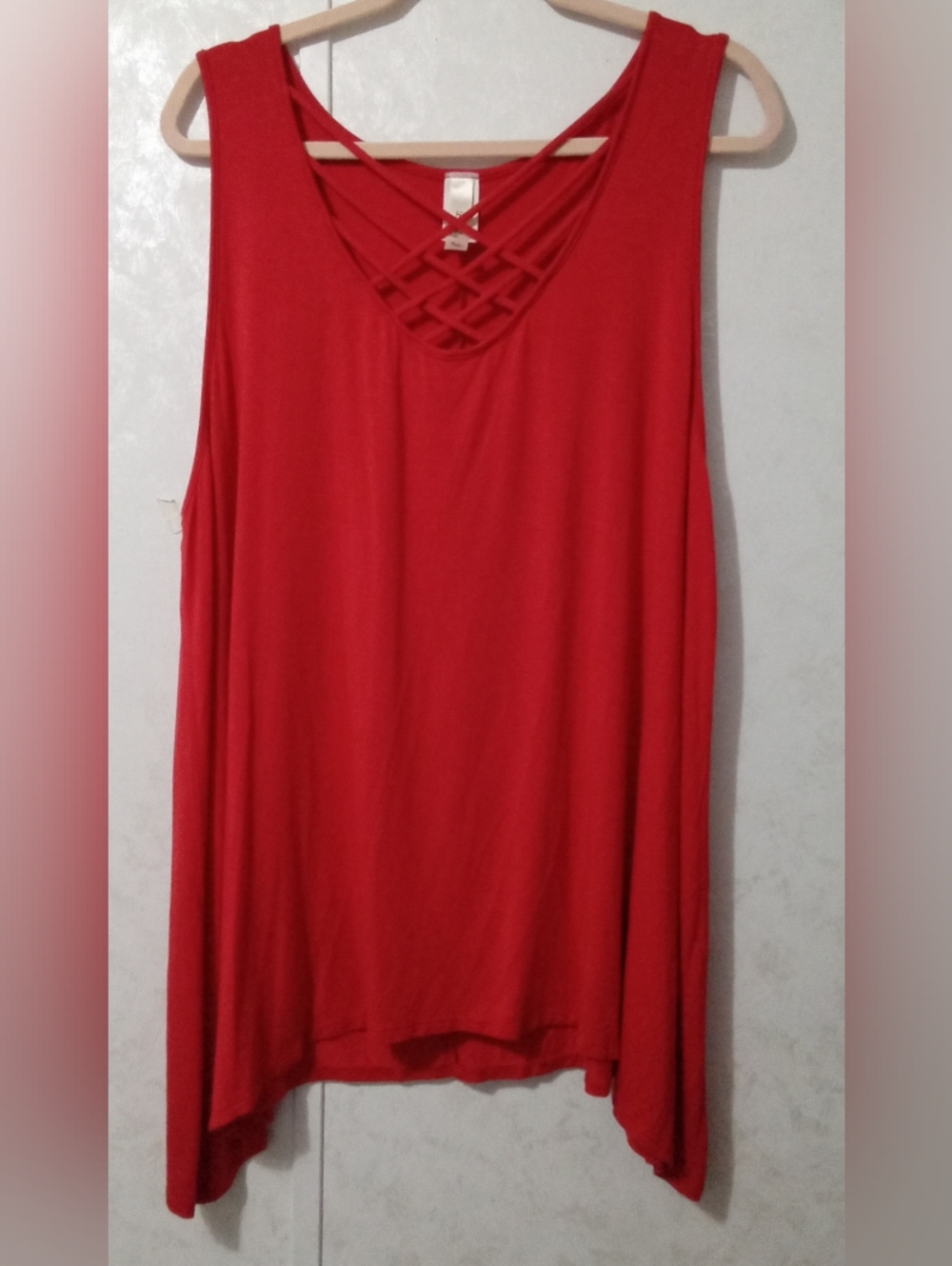 Lovely J Red Lattice Strappy V-Neck Sleeveless Sharkbite Hem Top 3XL